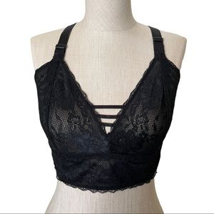 Hips & Curves Black Lace Bralette 
Size Large